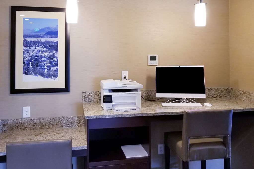 Comfort Suites Burlington Near I-5 Létesítmények fotó